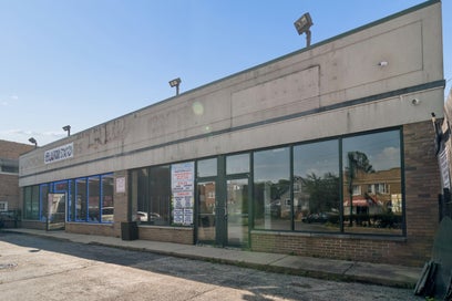 6043 W Addisoon Avenue 1 Chicago IL 60634