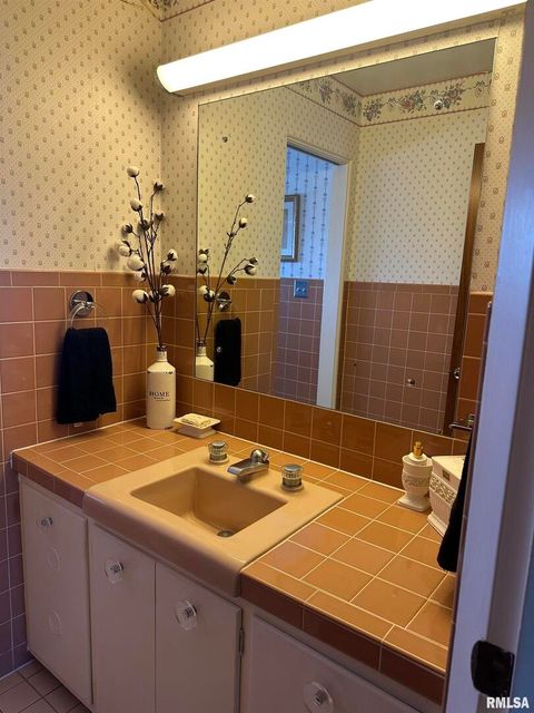 Tiny photo for 944 S LAKE Drive, Duquoin, IL 62832 (MLS # EB460489)