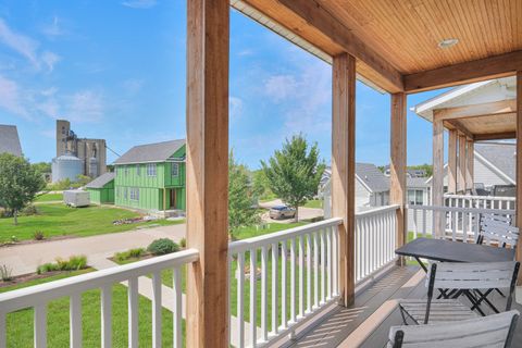 Tiny photo for 8 Port Place, Ottawa, IL 61350 (MLS # 12436750)