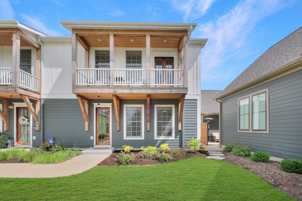 Photo for 8 Port Place, Ottawa, IL 61350 (MLS # 12436750)