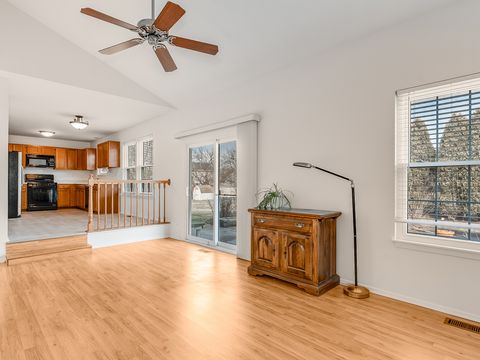 Tiny photo for 265 Commonwealth Drive, Bolingbrook, IL 60440 (MLS # 12567782)