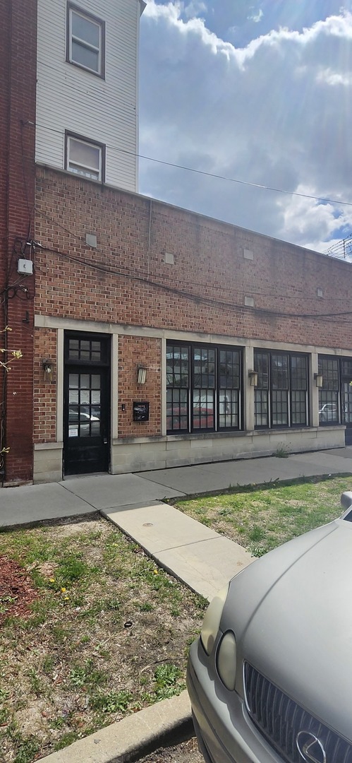 2409 W Hirsch Street
