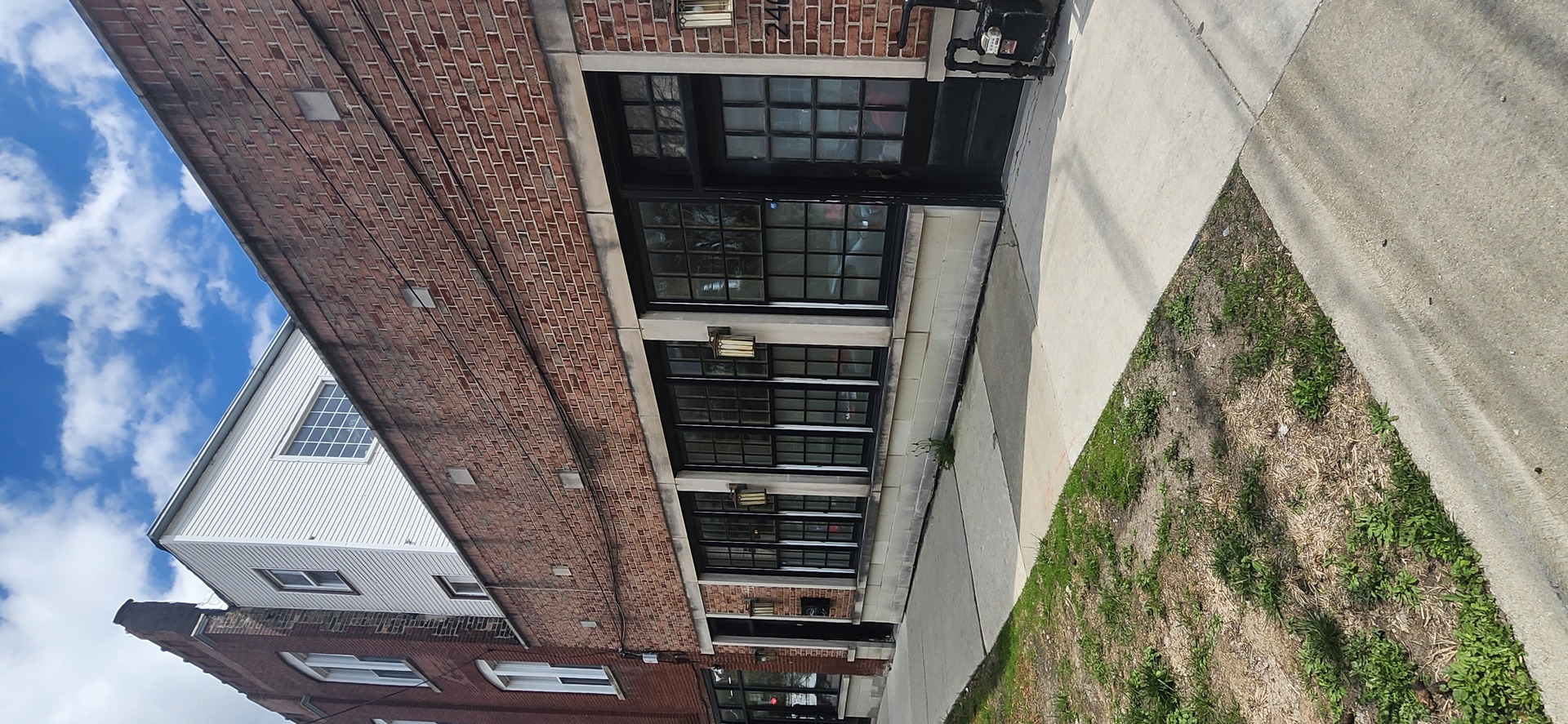 2409 W Hirsch Street