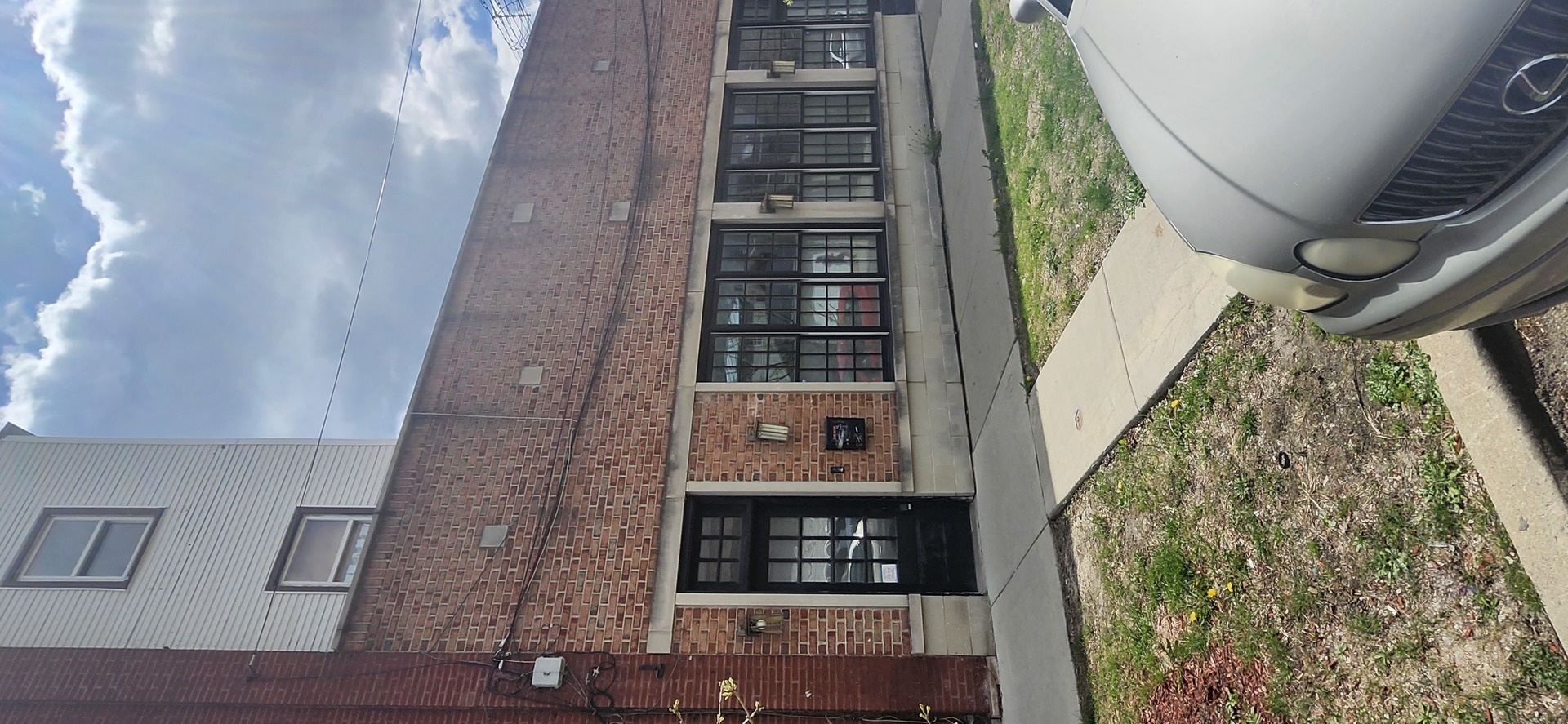 2409 W Hirsch Street