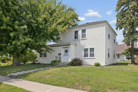 Photo of 406 11th Street, De Witt, IA 52742 (MLS # 12670990)