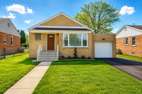 Photo of 18462 Gottschalk Avenue, Homewood, IL 60430 (MLS # 12764049)