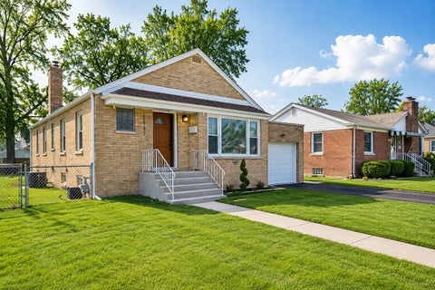 Tiny photo for 18462 Gottschalk Avenue, Homewood, IL 60430 (MLS # 12764049)