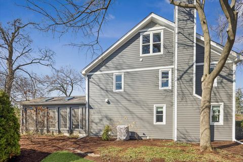 Tiny photo for 606 W Franklin Street, Wheaton, IL 60187 (MLS # 12587788)