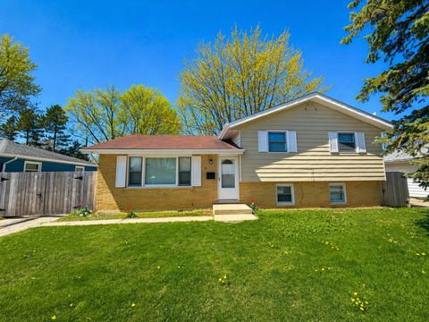 Photo of Waukegan, IL 60087 (MLS # 12626900)