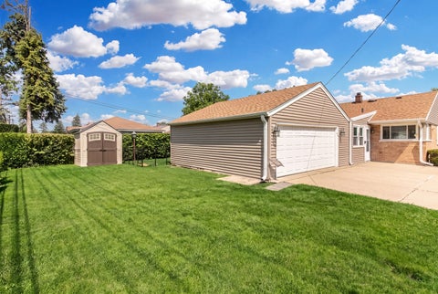 Tiny photo for 839 E Thacker Street, Des Plaines, IL 60016 (MLS # 12719806)
