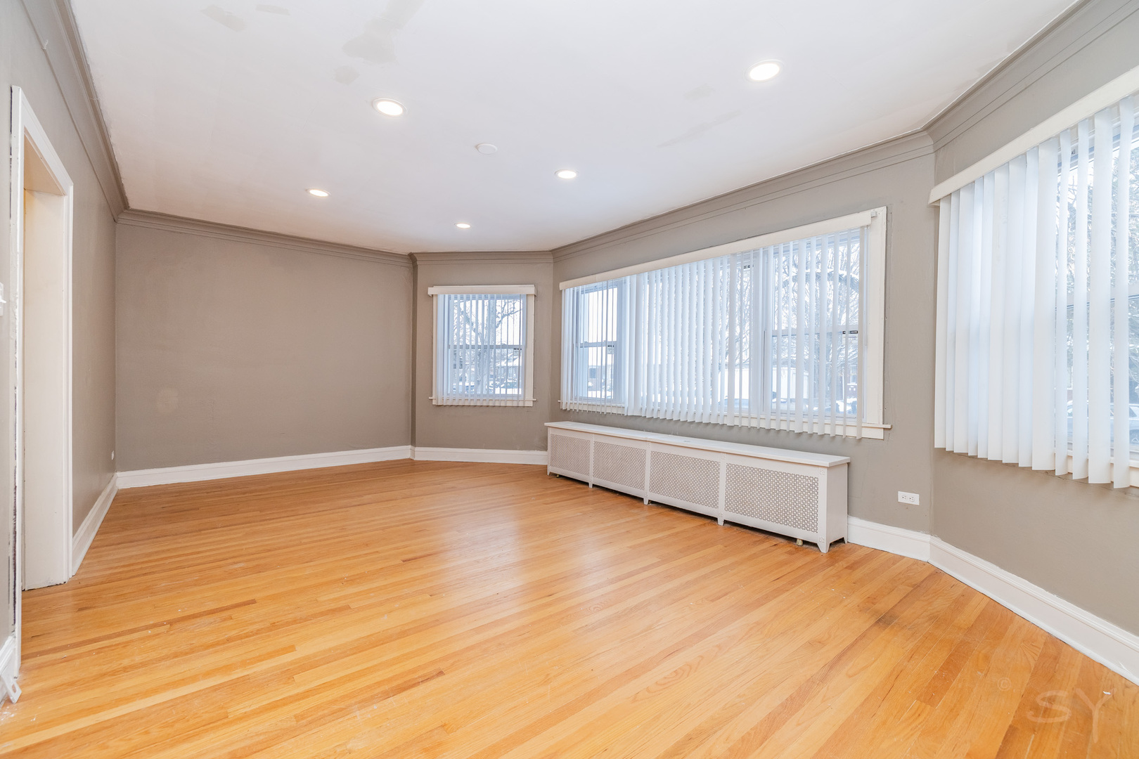 7823 S Indiana Avenue