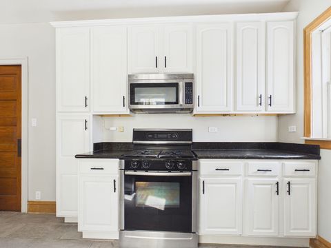 Tiny photo for 226 N Austin Boulevard, Oak Park, IL 60302 (MLS # 12599092)