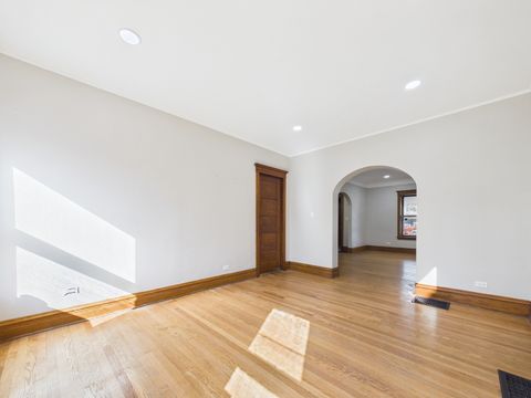 Tiny photo for 226 N Austin Boulevard, Oak Park, IL 60302 (MLS # 12599092)