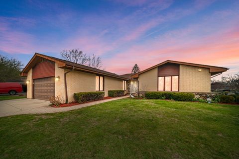 2653 N Bradford Drive Arlington Heights IL 60004