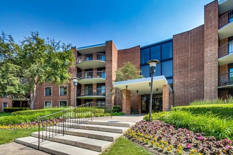 Tiny photo for 1605 E Central Road #111B, Arlington Heights, IL 60005 (MLS # 12529807)