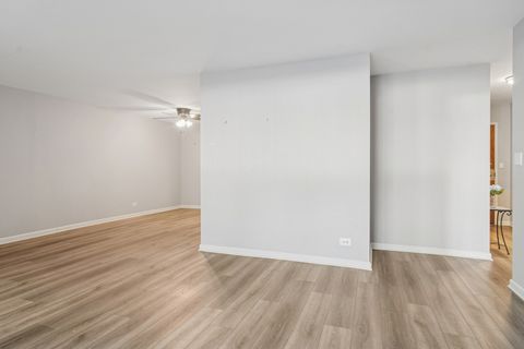 Tiny photo for 1605 E Central Road #111B, Arlington Heights, IL 60005 (MLS # 12529807)