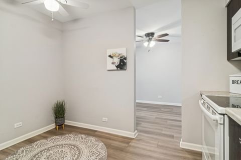 Tiny photo for 1605 E Central Road #111B, Arlington Heights, IL 60005 (MLS # 12529807)