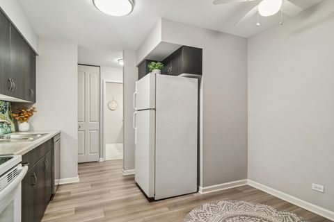 Tiny photo for 1605 E Central Road #111B, Arlington Heights, IL 60005 (MLS # 12529807)