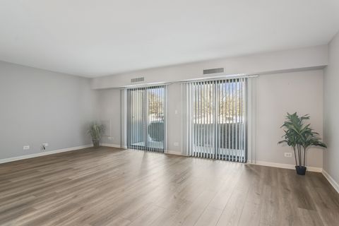 Tiny photo for 1605 E Central Road #111B, Arlington Heights, IL 60005 (MLS # 12529807)