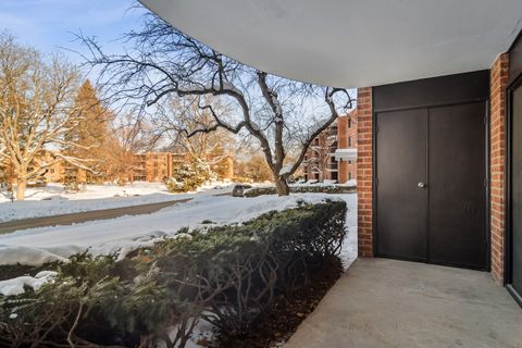 Tiny photo for 1605 E Central Road #111B, Arlington Heights, IL 60005 (MLS # 12529807)