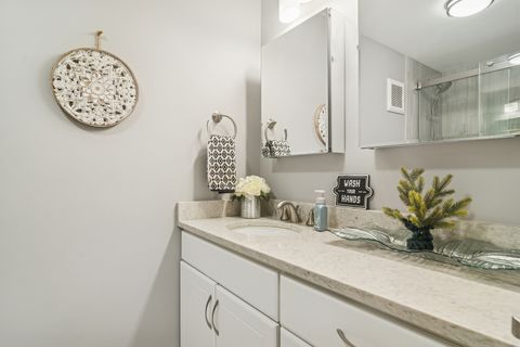 Tiny photo for 1605 E Central Road #111B, Arlington Heights, IL 60005 (MLS # 12529807)