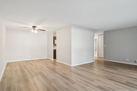 Tiny photo for 1605 E Central Road #111B, Arlington Heights, IL 60005 (MLS # 12529807)