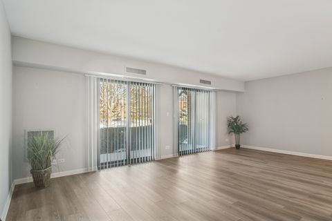 Tiny photo for 1605 E Central Road #111B, Arlington Heights, IL 60005 (MLS # 12529807)