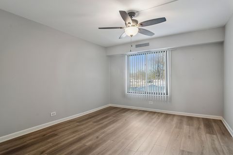 Tiny photo for 1605 E Central Road #111B, Arlington Heights, IL 60005 (MLS # 12529807)