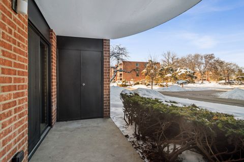 Tiny photo for 1605 E Central Road #111B, Arlington Heights, IL 60005 (MLS # 12529807)