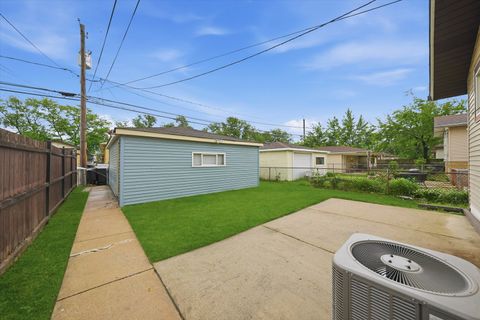 Tiny photo for 11613 S Loomis Street, Chicago, IL 60643 (MLS # 12649449)