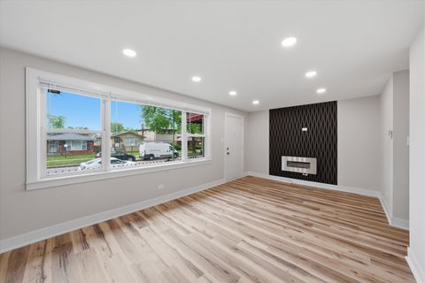Tiny photo for 11613 S Loomis Street, Chicago, IL 60643 (MLS # 12649449)