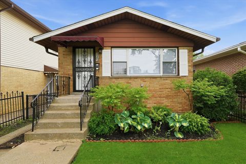 Photo for 11613 S Loomis Street, Chicago, IL 60643 (MLS # 12649449)