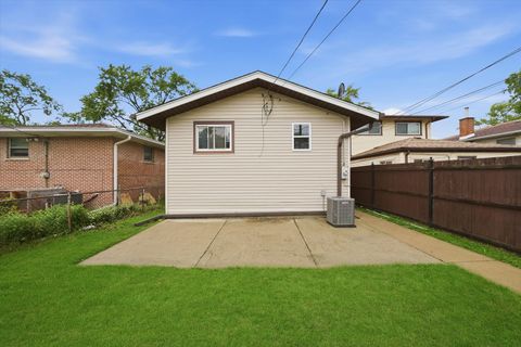 Tiny photo for 11613 S Loomis Street, Chicago, IL 60643 (MLS # 12649449)