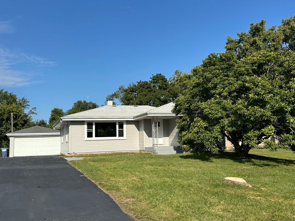 Photo for 6154 Pershing Avenue, Downers Grove, IL 60516 (MLS # 12496817)