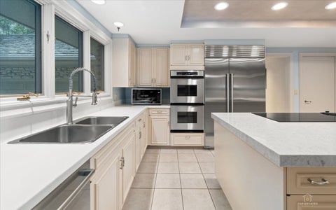Tiny photo for 1725 Persimmon Drive, St. Charles, IL 60174 (MLS # 12722611)