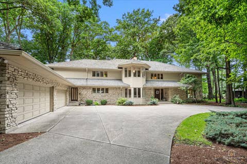 Photo of 1725 Persimmon Drive, St. Charles, IL 60174 (MLS # 12722611)