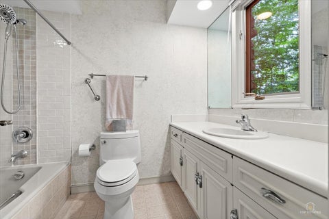 Tiny photo for 1725 Persimmon Drive, St. Charles, IL 60174 (MLS # 12722611)