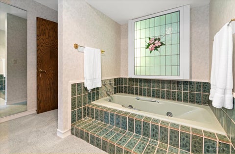 Tiny photo for 1725 Persimmon Drive, St. Charles, IL 60174 (MLS # 12722611)