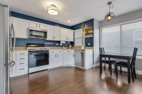 Tiny photo for 897 N Camden Lane, South Elgin, IL 60177 (MLS # 12493106)