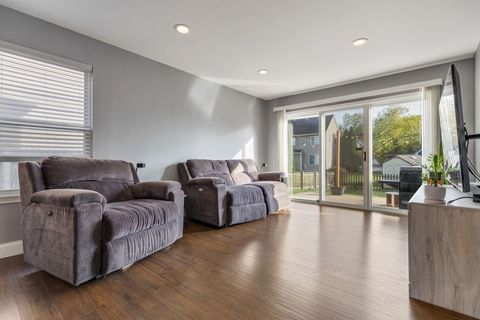 Tiny photo for 897 N Camden Lane, South Elgin, IL 60177 (MLS # 12493106)