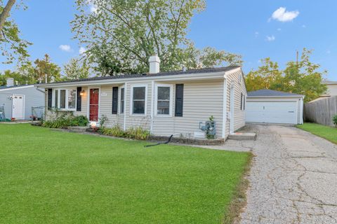 Photo of 512 Tyler Drive, Carpentersville, IL 60110 (MLS # 12470624)