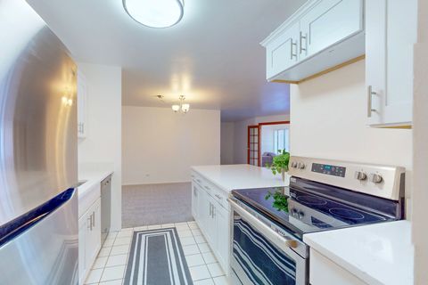 Tiny photo for 120 Lakeview Drive #110, Bloomingdale, IL 60108 (MLS # 12570108)