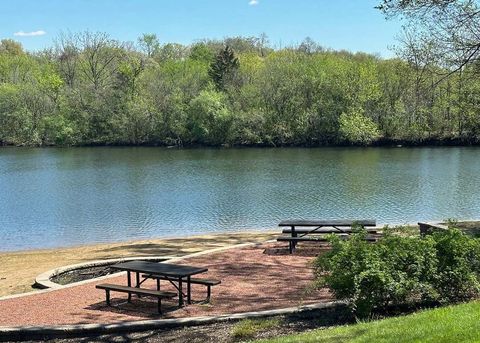 Tiny photo for 120 Lakeview Drive #110, Bloomingdale, IL 60108 (MLS # 12570108)