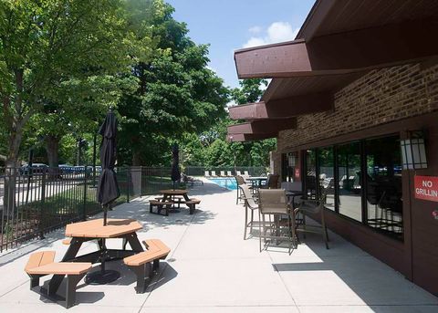 Tiny photo for 120 Lakeview Drive #110, Bloomingdale, IL 60108 (MLS # 12570108)