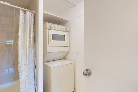 Tiny photo for 120 Lakeview Drive #110, Bloomingdale, IL 60108 (MLS # 12570108)