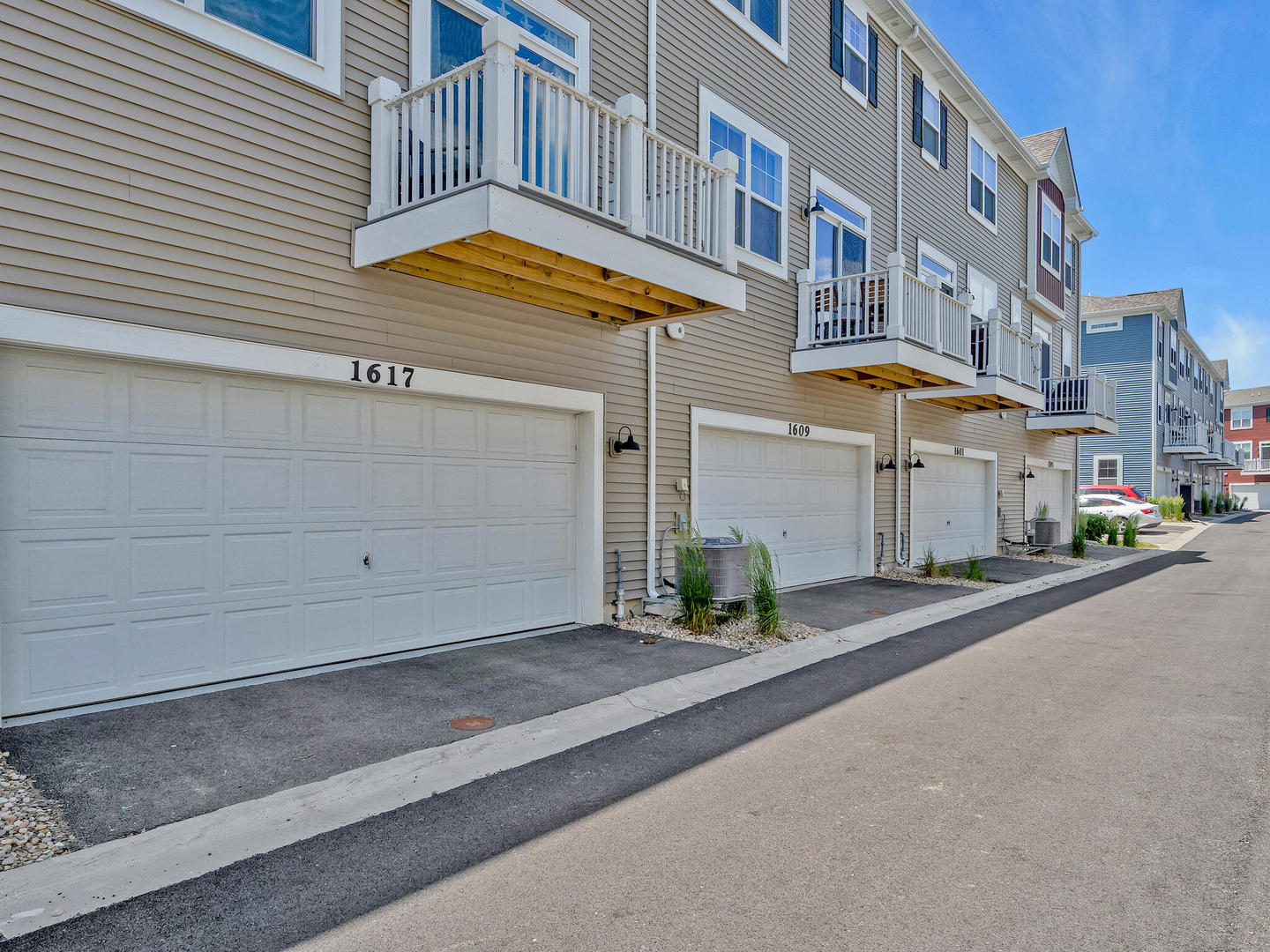 Grayslake, Illinois 60030, United States, 3 Bedrooms Bedrooms, ,3 BathroomsBathrooms,Residential,Active,210219