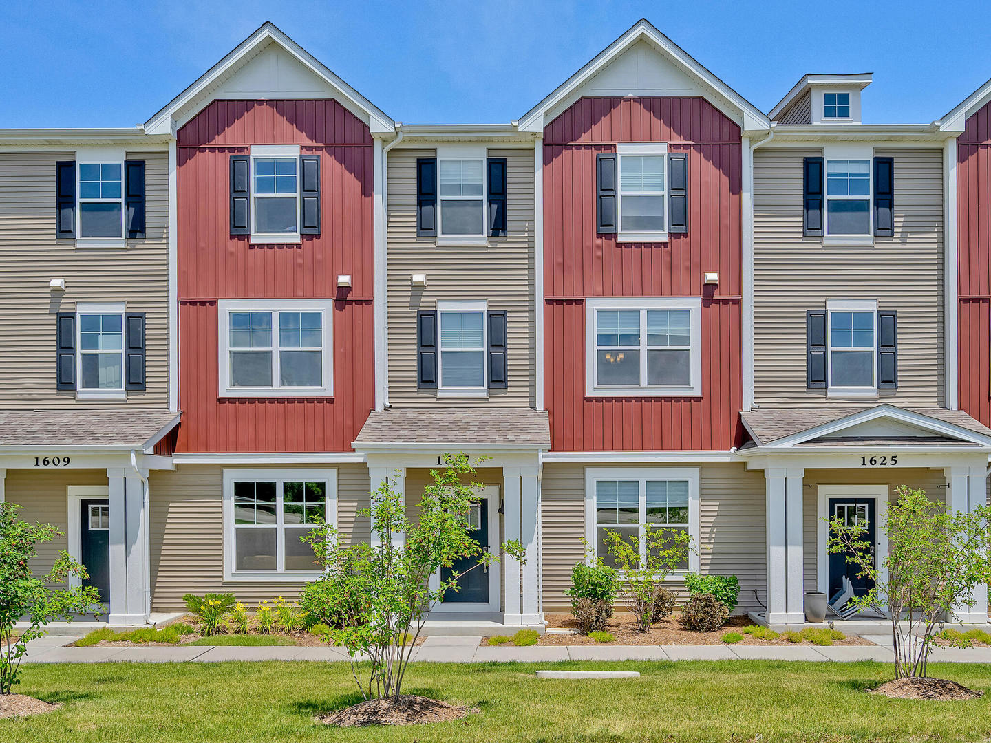 Grayslake, Illinois 60030, United States, 3 Bedrooms Bedrooms, ,3 BathroomsBathrooms,Residential,Active,210219