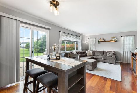 Tiny photo for 36253 N Bridlewood Avenue, Gurnee, IL 60031 (MLS # 12496436)