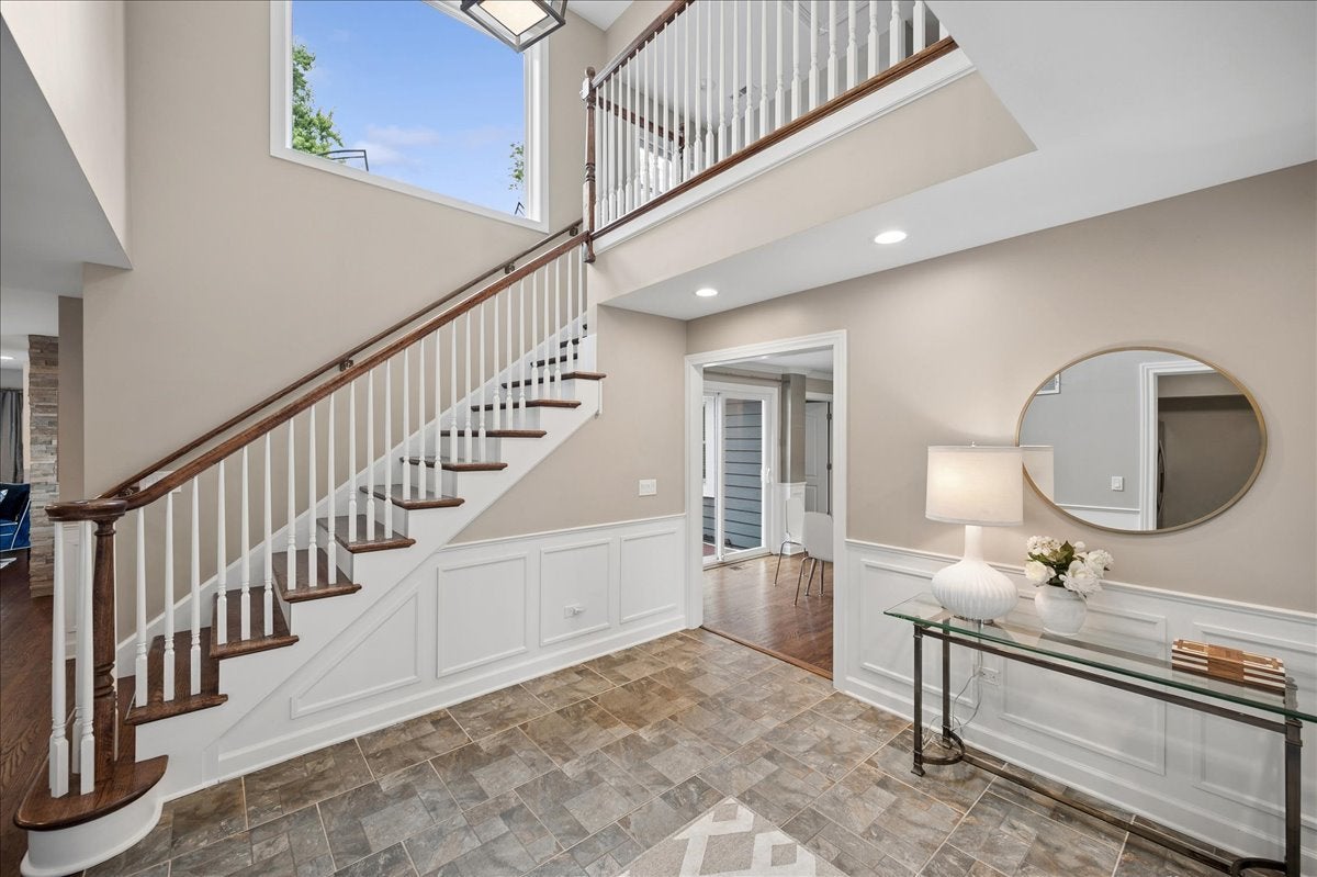 586 Earl Drive