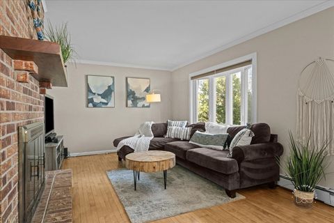 Tiny photo for 401 E Side Drive, Geneva, IL 60134 (MLS # 12594741)